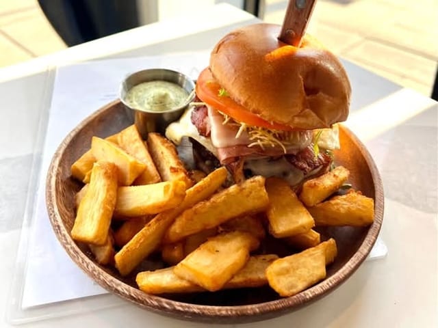Cana Burger.
